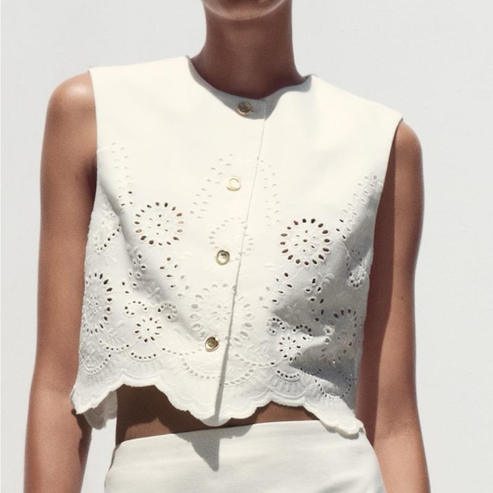 Zara embroidered eyelet white vest
New no tag